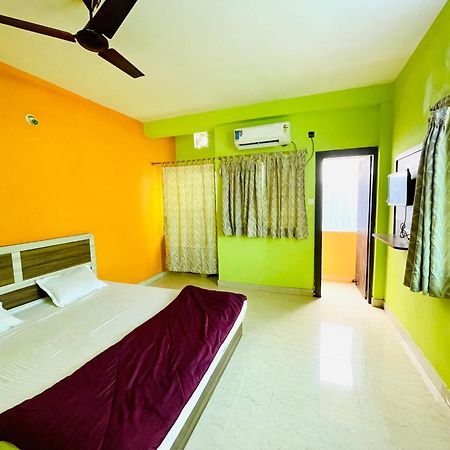 Hotel Falcon House ! Puri - Shriyash Group Exteriör bild