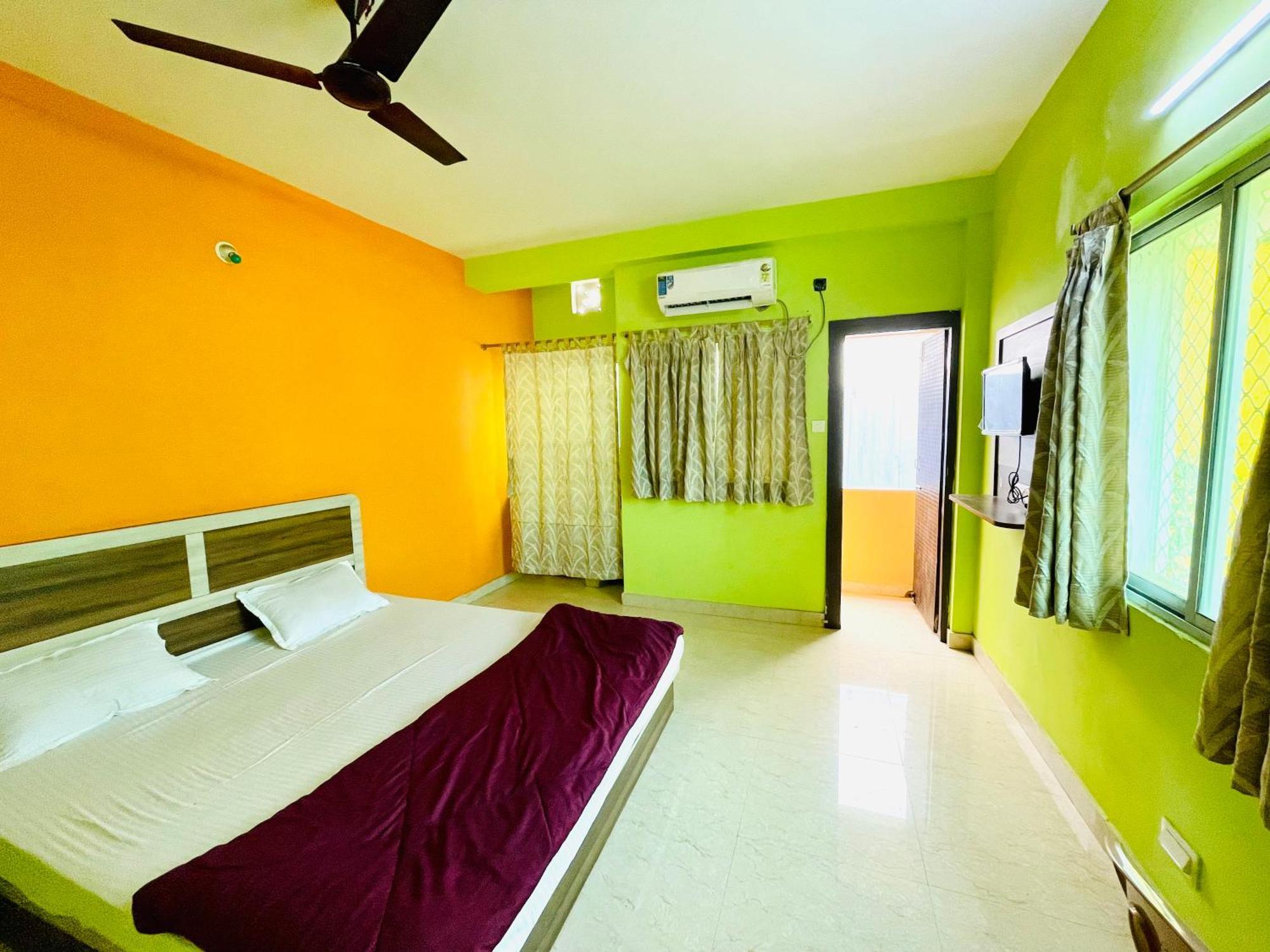 Hotel Falcon House ! Puri - Shriyash Group Exteriör bild